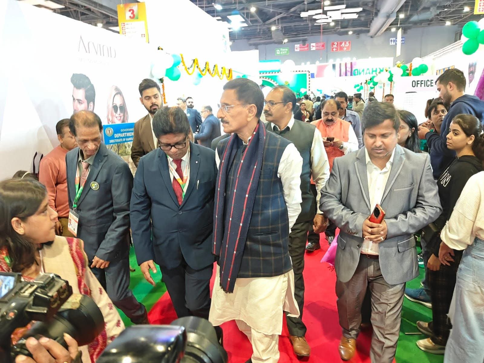 भारतीय अंतर्राष्ट्रीय व्यापार मेले (आईआईटीएफ) 2025 में झारखंड मंडप का केंद्रीय रक्षा राज्य मंत्री श्री संजय सेठ ने दौरा किया